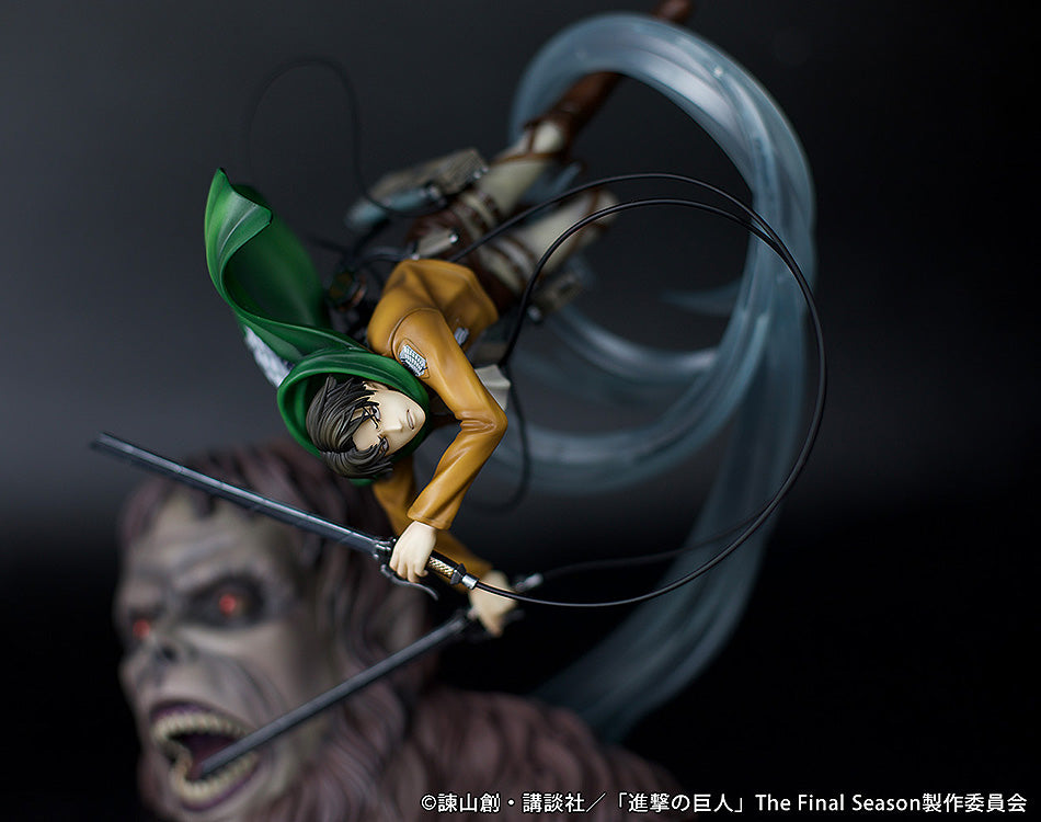 Attack on Titan - Scale Figure "Levi vs Beast Titan ver."