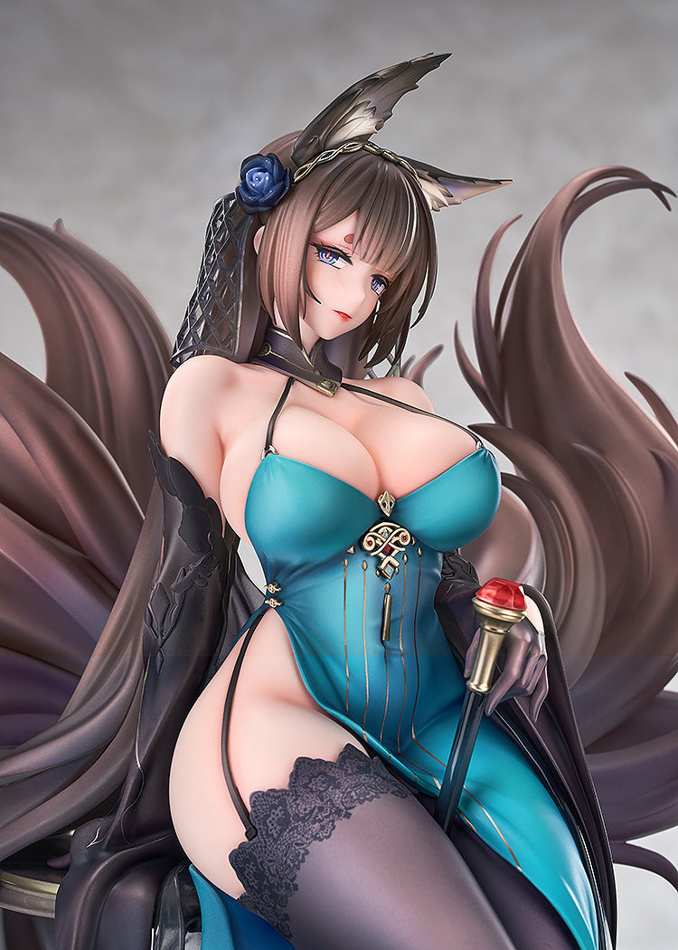 Azur Lane - Amagi: Throne of Fallen Petals Ver. 1/7 Scale Figure